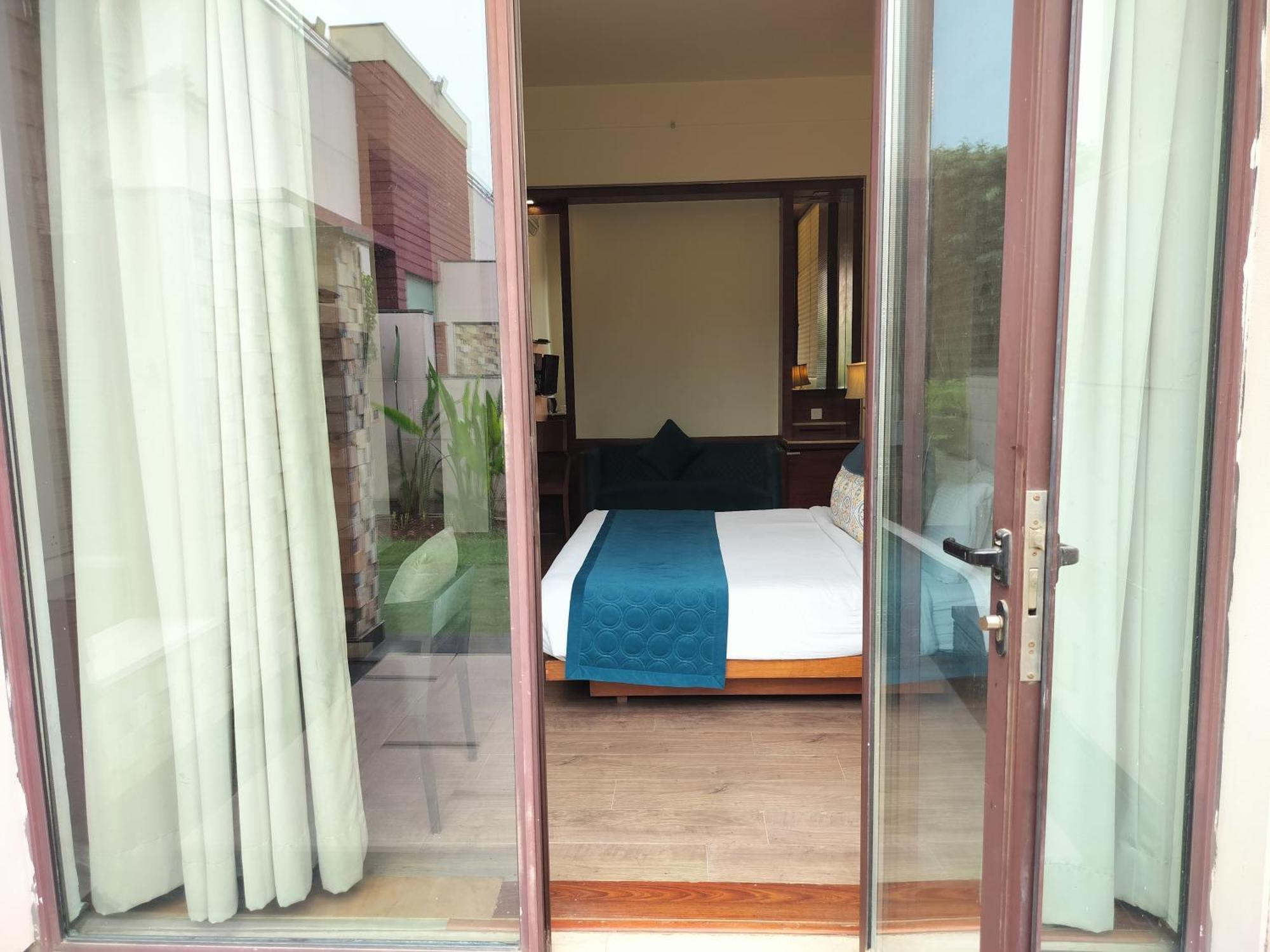 Oodles Chhattarpur South Delhi 4*