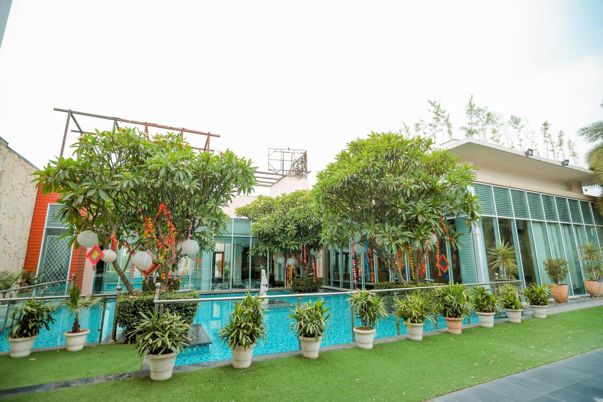 Oodles Chhattarpur South Delhi Hotel